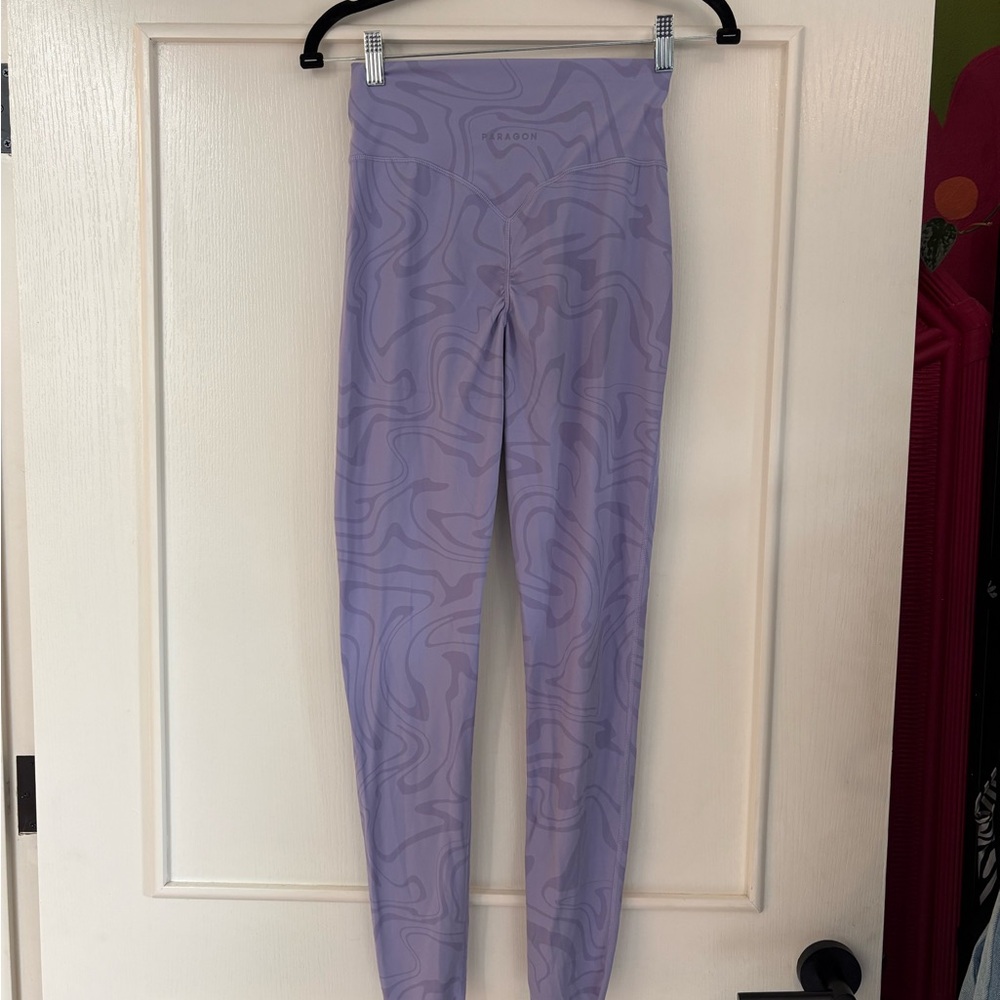 PARAGON Lavender Swirl Sculptseam Plus Scrunch Leggings - Picture 4 of 8